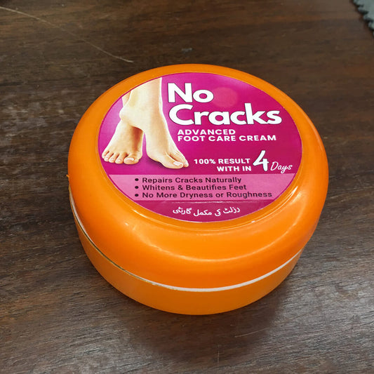 Soft, smooth and crack-free heels after using No Cracks Advanced Foot Care Cream – visible results in 4 days